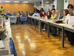 CON BONO DE INCENTIVO AL RETIRO PERMANENTE MÁS AGUINALDOS, SUELDOS Y BONOS REAJUSTADOS AL IPC, CIERRA NEGOCIACIÓN ENTRE EL SECTOR PÚBLICO Y EL GOBIERNO