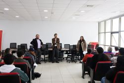 Municipalidad de Los Vilos entregó becas de residencia estudiantila 45 jóvenes de la Comuna.