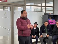 Autoridades y comunidad educativa del Liceo Nicolás FedericoLohse Vargas se reúnen con Secreduc para dar solución aproblemática del establecimiento educacional.